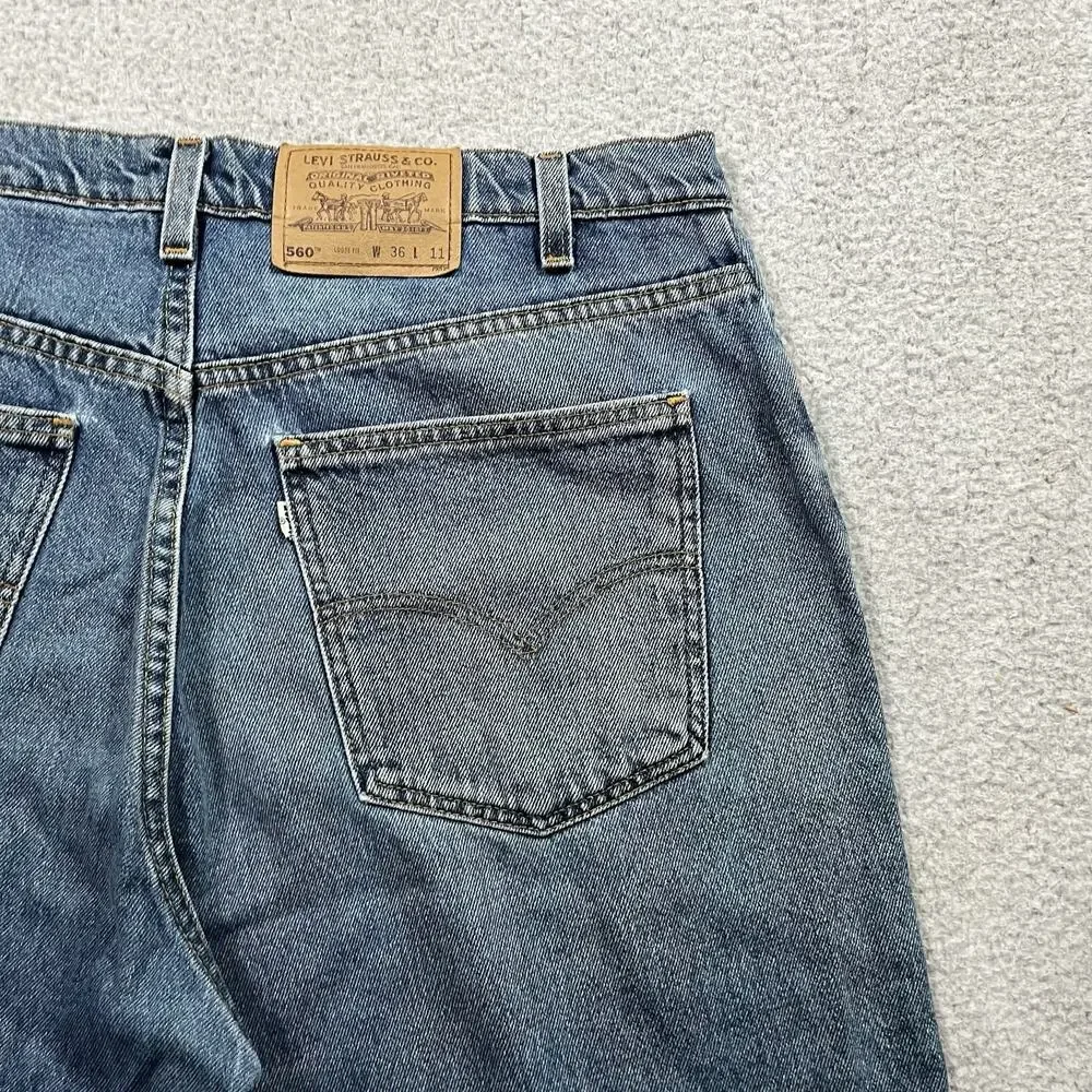 Vintage Levis 560 Shorts Mens 36 Blue Made USA Denim Baggy Jorts Loose Fit